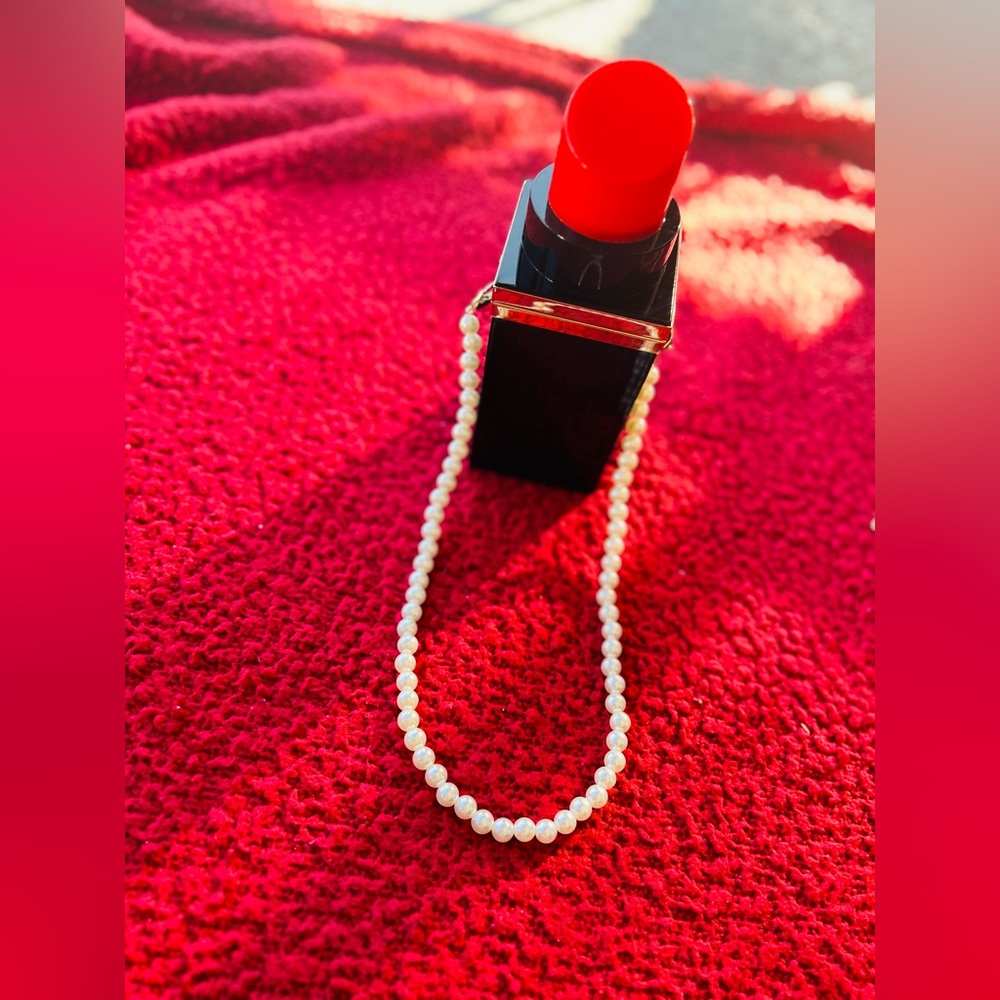 Lip stick shape bag with pearl and chain strap